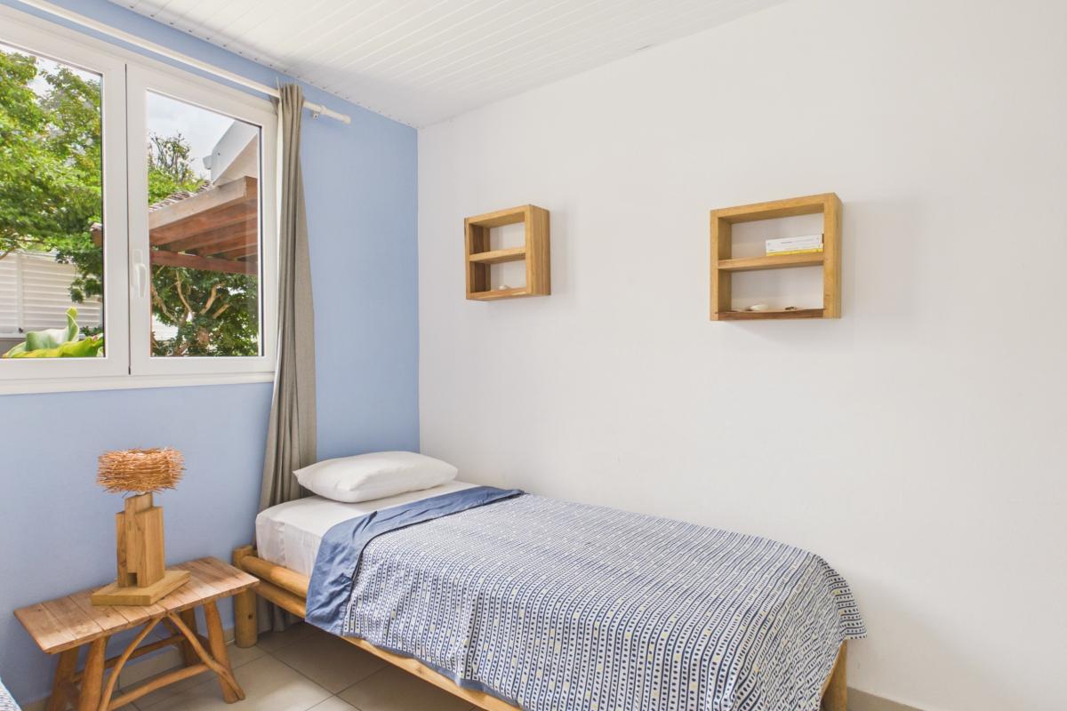 chambre-3-lumineuse-literie-qualite (2)